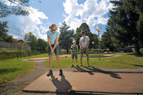 Minigolfen im Sommerurlaub in Radstadt, Salzburger Land